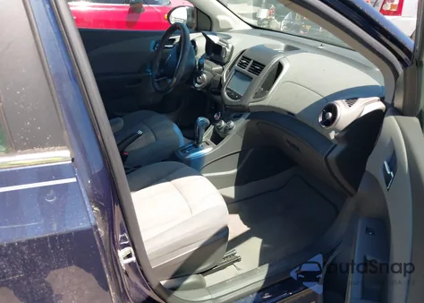 2015 Chevrolet Sonic Lt Auto из США, поврежденный, VIN 1G1JC5SH1F4161365